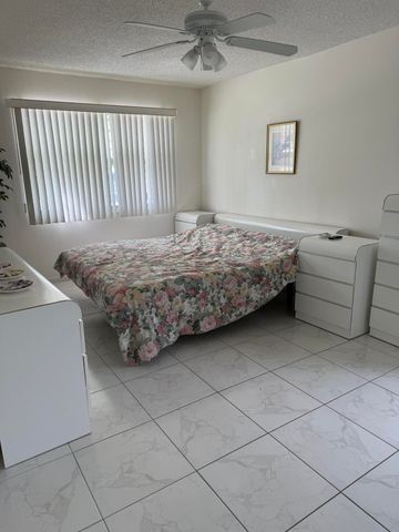 211 Country Lane E A, Boynton Beach, FL 33435