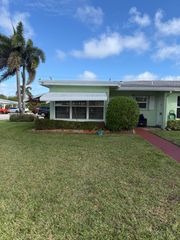 211 Country Lane E A, Boynton Beach, FL 33435