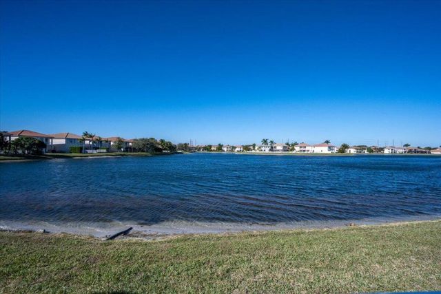 1238 Bay View Way, Wellington, FL 33414