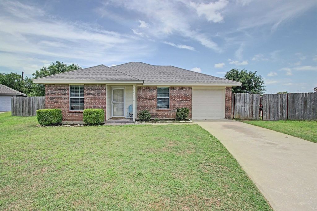 1103 Lynnwood Court, Cleburne, TX 76033