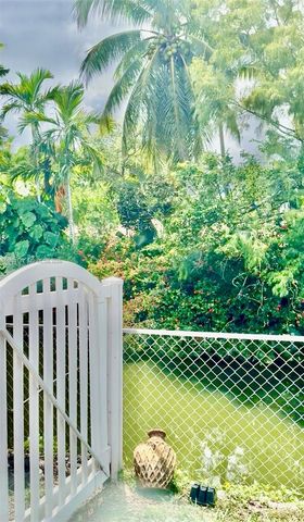 2500 NE 209th Ter, Miami, FL 33180