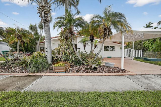 2500 NE 209th Ter, Miami, FL 33180