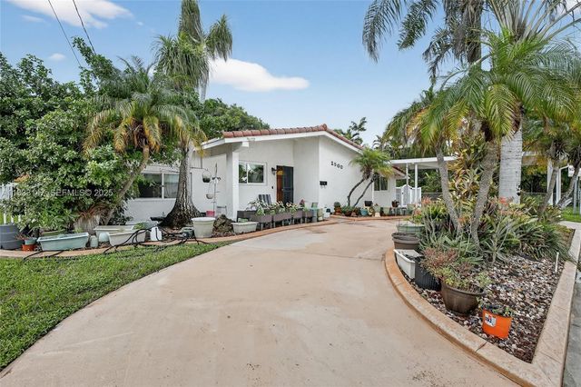 2500 NE 209th Ter, Miami, FL 33180