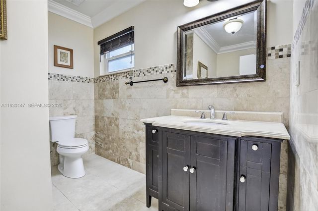 2500 NE 209th Ter, Miami, FL 33180