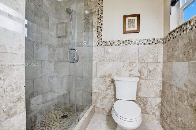 2500 NE 209th Ter, Miami, FL 33180