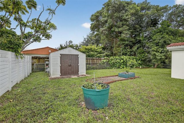 2500 NE 209th Ter, Miami, FL 33180