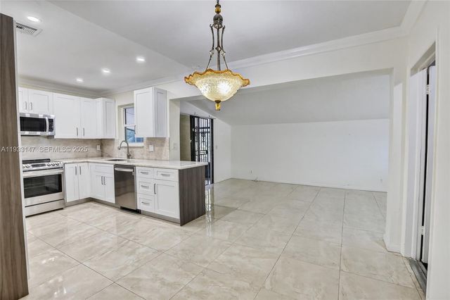 2500 NE 209th Ter, Miami, FL 33180