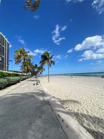 2500 NE 209th Ter, Miami, FL 33180