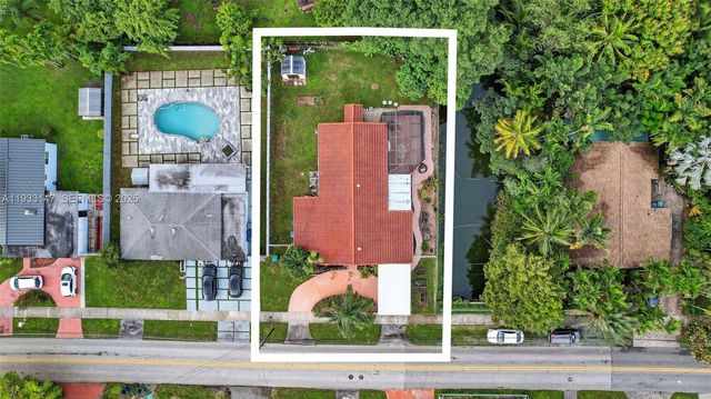 2500 NE 209th Ter, Miami, FL 33180