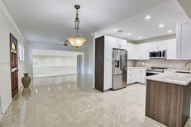 2500 NE 209th Ter, Miami, FL 33180