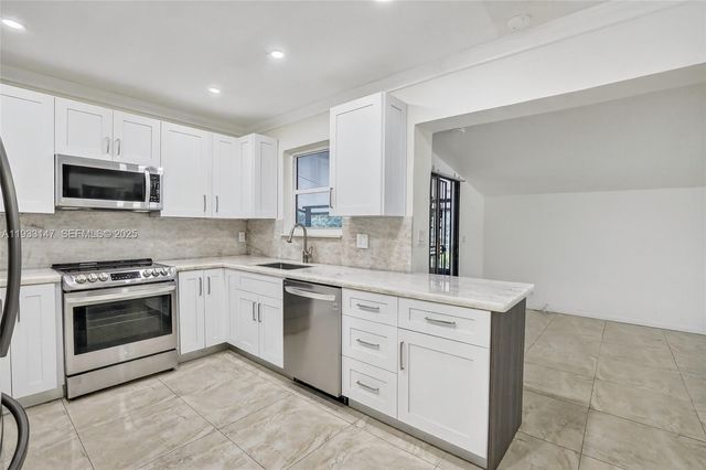 2500 NE 209th Ter, Miami, FL 33180