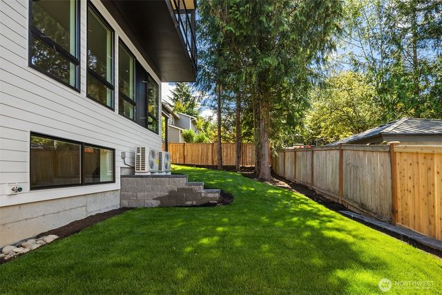 1947 1st Street, Kirkland, WA 98033
