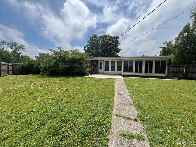 10700 Hallstead Drive, St Louis, MO 63136