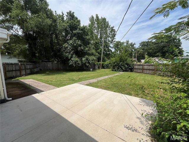 10700 Hallstead Drive, St Louis, MO 63136