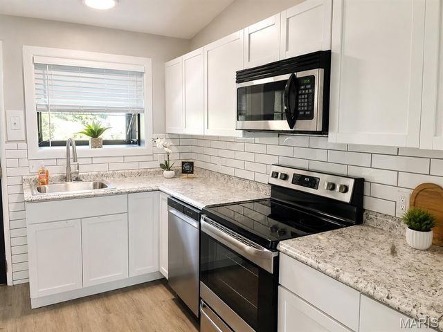 10700 Hallstead Drive, St Louis, MO 63136