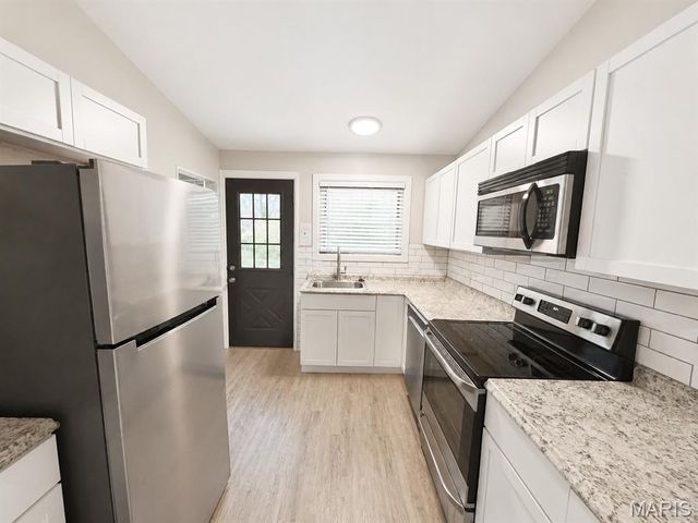 10700 Hallstead Drive, St Louis, MO 63136