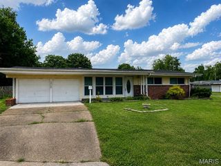10700 Hallstead Drive, St Louis, MO 63136