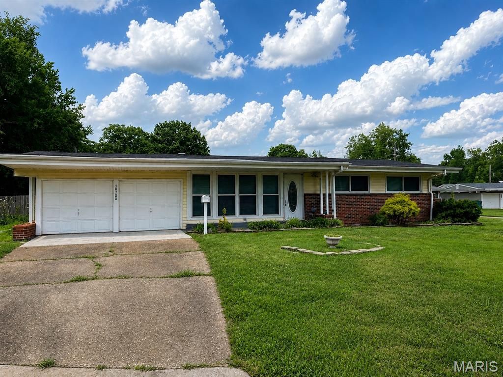 10700 Hallstead Drive, St Louis, MO 63136