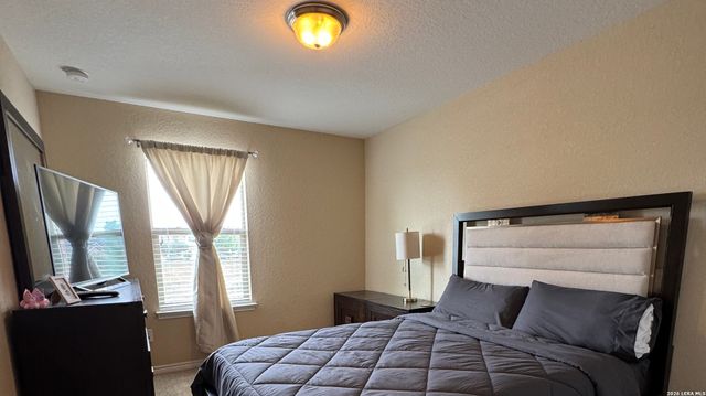 223 ANCHOR BLF, Universal City, TX 78148
