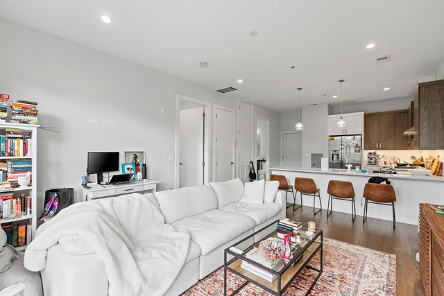 2217 W Madison Street 309, Chicago, IL 60612