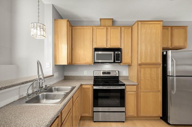 204 Manitoba Lane, Little Canada, MN 55117