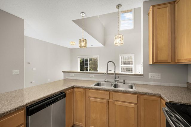 204 Manitoba Lane, Little Canada, MN 55117