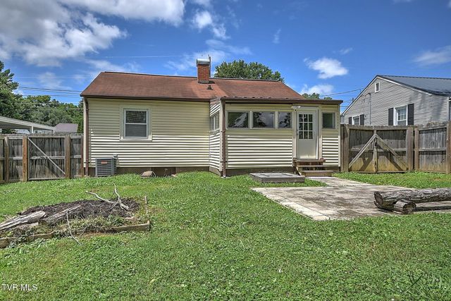 815 Harding Avenue, Johnson City, TN 37604