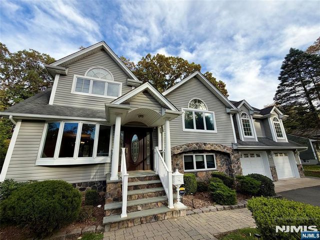 49 White Pond Road, Waldwick, NJ 07463