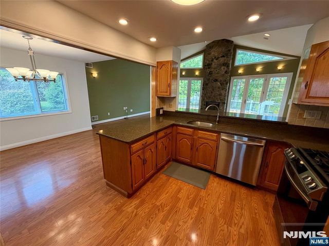 49 White Pond Road, Waldwick, NJ 07463