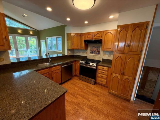 49 White Pond Road, Waldwick, NJ 07463