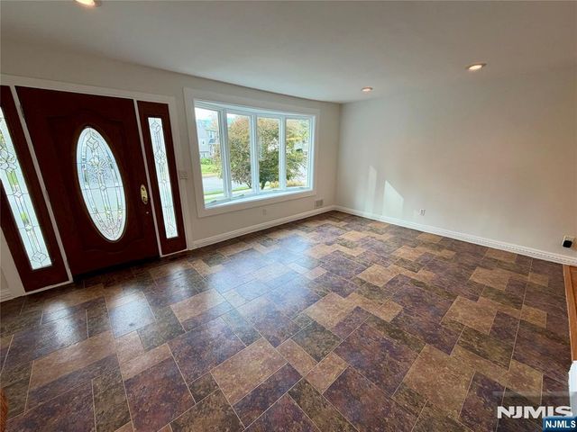 49 White Pond Road, Waldwick, NJ 07463
