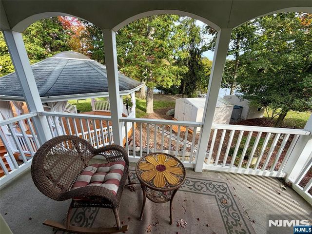 49 White Pond Road, Waldwick, NJ 07463