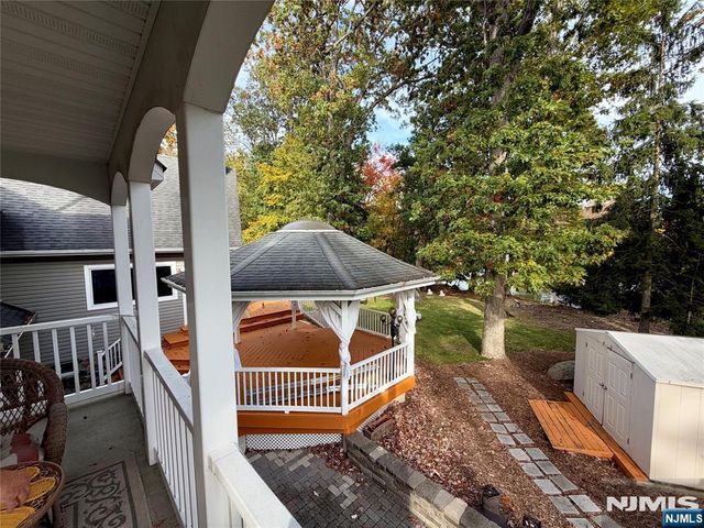 49 White Pond Road, Waldwick, NJ 07463