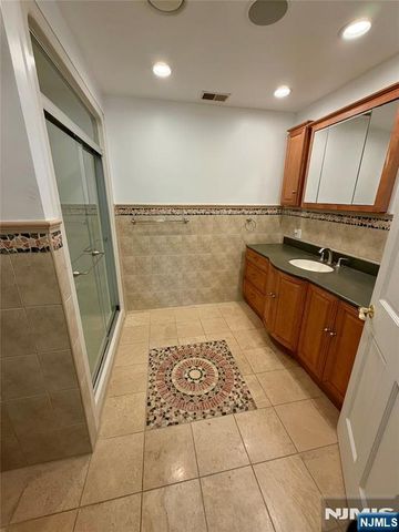49 White Pond Road, Waldwick, NJ 07463