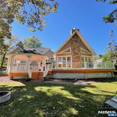 49 White Pond Road, Waldwick, NJ 07463