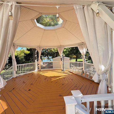 49 White Pond Road, Waldwick, NJ 07463