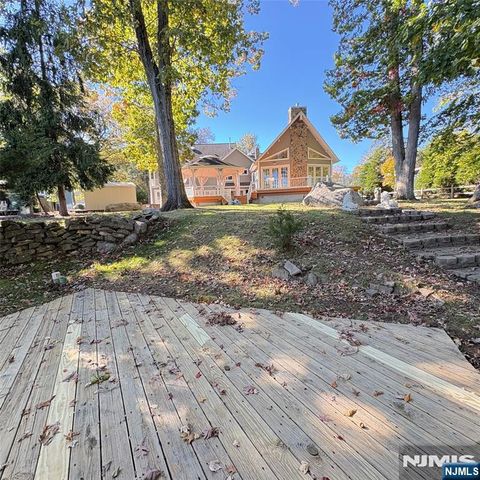 49 White Pond Road, Waldwick, NJ 07463