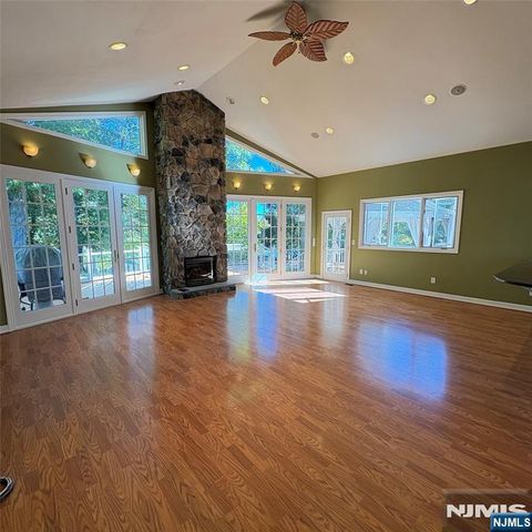 49 White Pond Road, Waldwick, NJ 07463