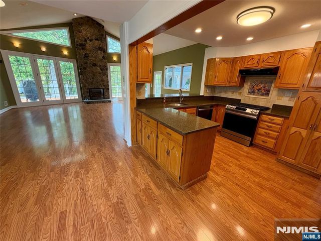 49 White Pond Road, Waldwick, NJ 07463