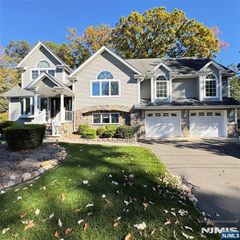 49 White Pond Road, Waldwick, NJ 07463