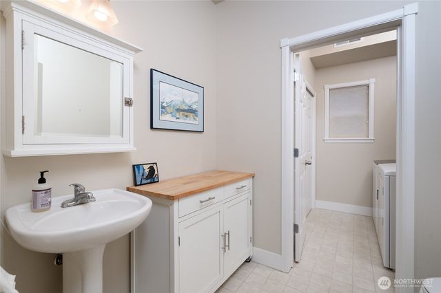 1418 6th Street, Anacortes, WA 98221