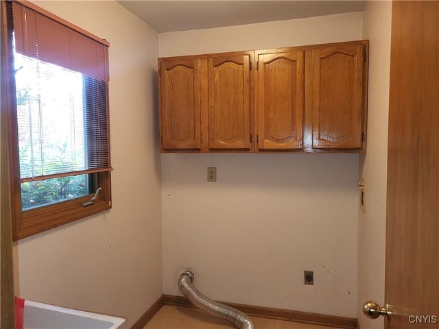 2 Shadowbrrok Drive, Clifton Park, NY 12065