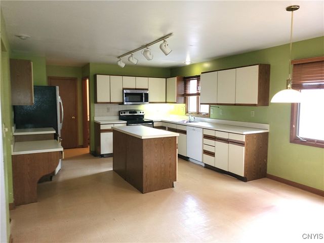 2 Shadowbrrok Drive, Clifton Park, NY 12065