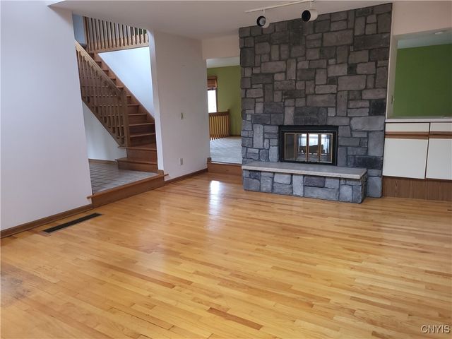 2 Shadowbrrok Drive, Clifton Park, NY 12065