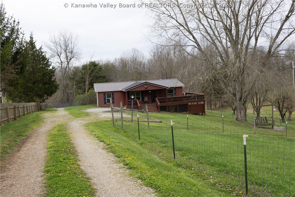 4750 steele ridge Road, Red House, WV 25168