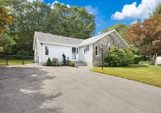 31 Acorn Dr 31, Randolph, MA 02368