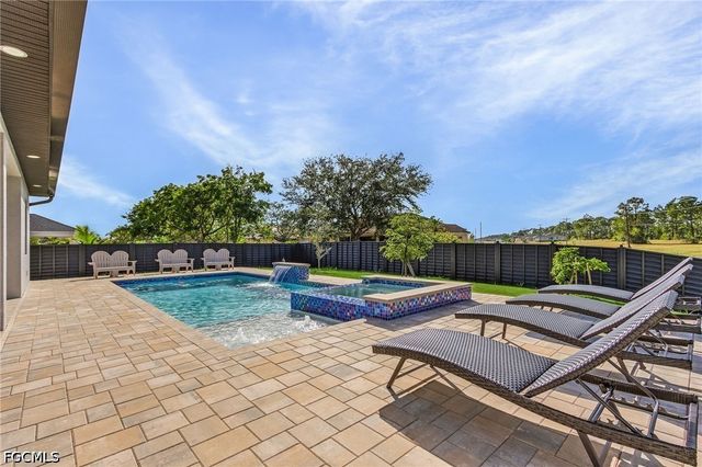 2724 NW 7th PL, Cape Coral, FL 33993