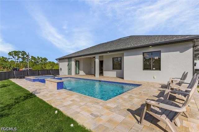 2724 NW 7th PL, Cape Coral, FL 33993