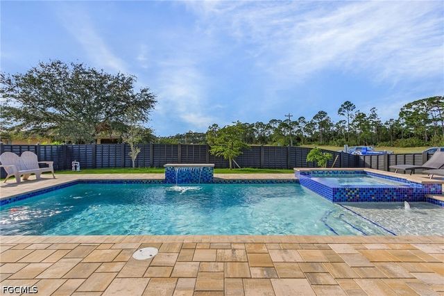 2724 NW 7th PL, Cape Coral, FL 33993