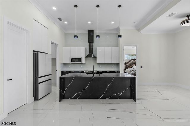2724 NW 7th PL, Cape Coral, FL 33993